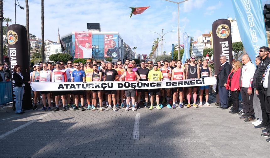 Alanya Atatürk Halk Koşusu ve Yarı Maratonu tamamlandı