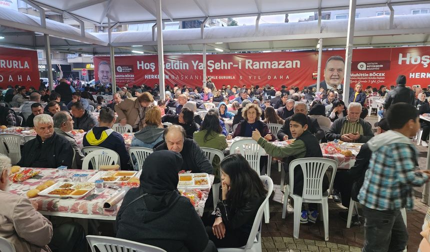Antalya Büyükşehir vatandaşın iftar sofrasına destek oluyor