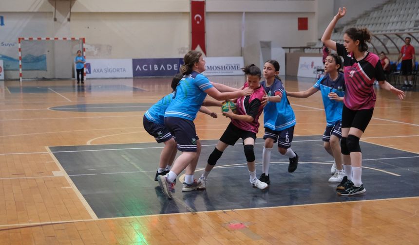Alanya'da Hentbol Minikler Türkiye Şampiyonası başladı