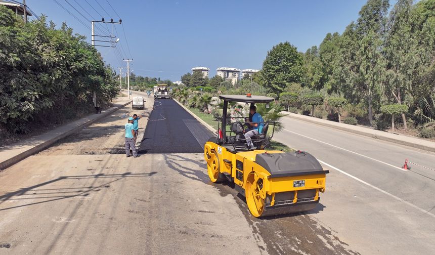 Alanya Demirtaş'ta 15 mahallenin kullandığı yol asfaltlanıyor