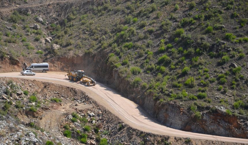 Alanya Dim grup yolunda asfalt hazırlığı