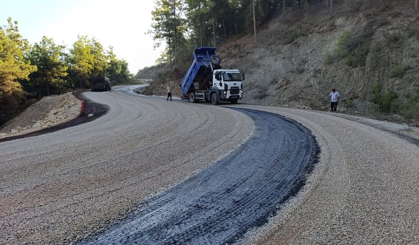 Alanya’da Bayırkozağacı, Güzelbağ ve Katı Atık Tesisi yolu asfaltlandı