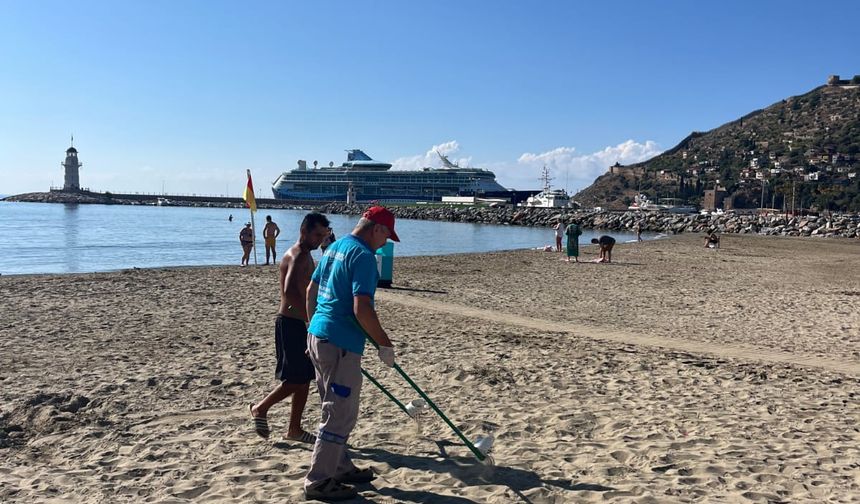 Alanya'da deniz çöpleri izleme çalışması yapıldı