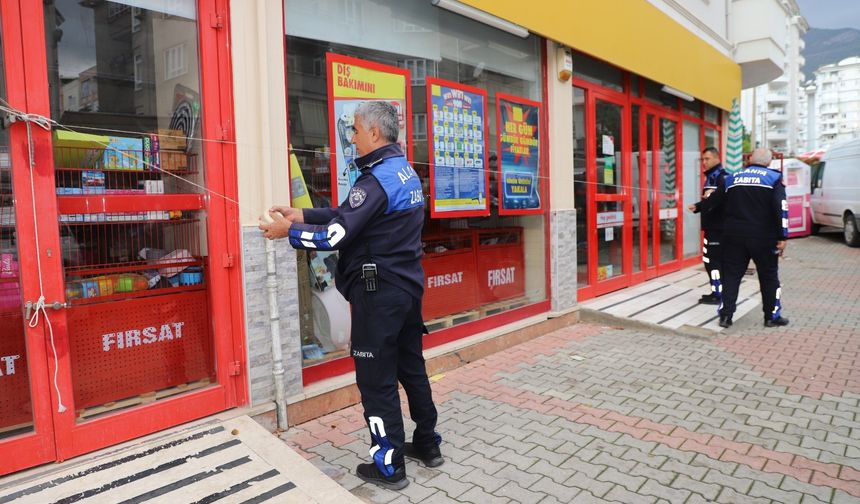 Alanya’da zincir market mühürlendi: Son kullanma tarihi geçmiş ürünler tespit edildi