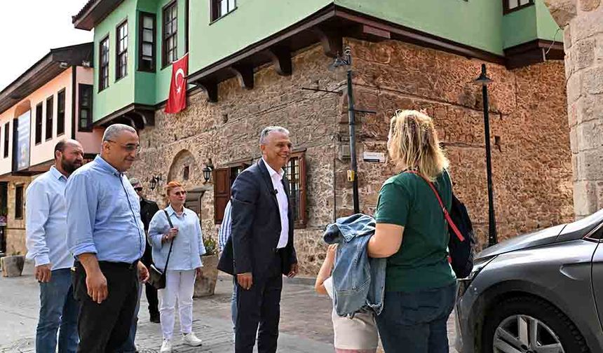 Başkan Uysal, Kaleiçi esnafıyla bir araya geldi