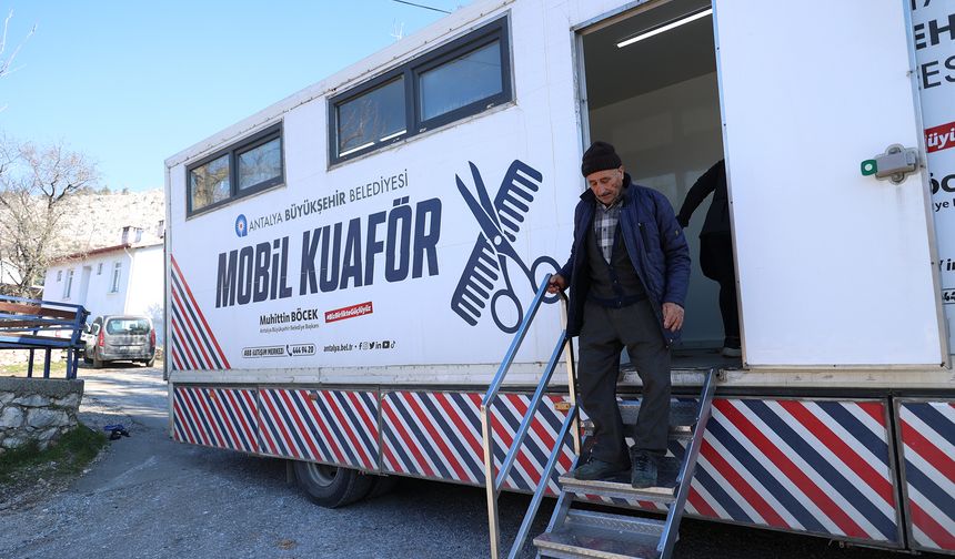 Mobil Kuaför Tırı köy köy dolaşıyor