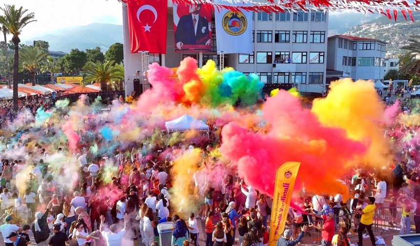 Alanya Uluslararası Çocuk Festivali renkli görüntülerle sona erdi