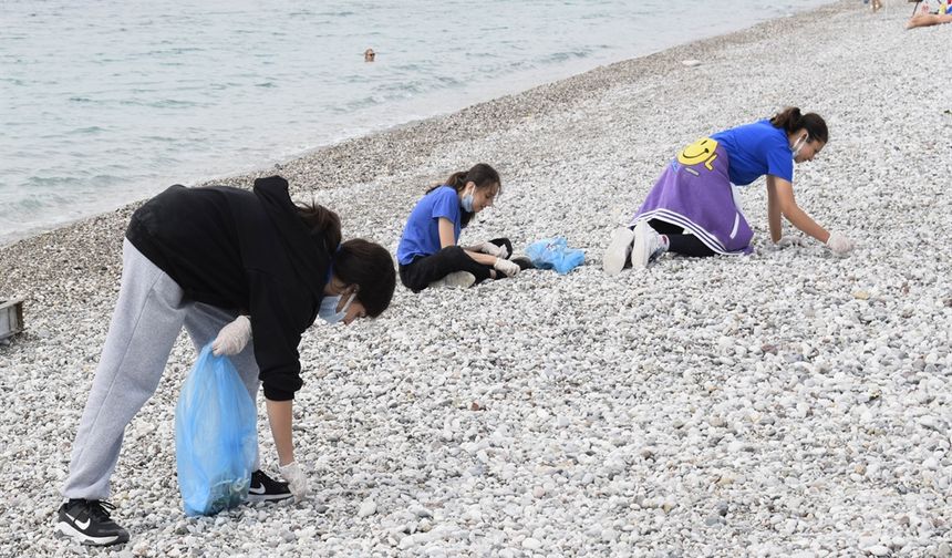 Antalya'da 'izmarit' temizliği