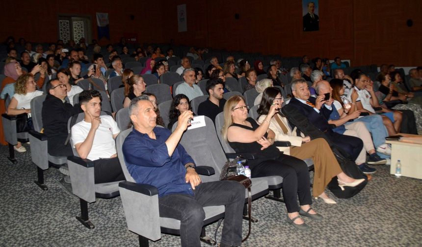 Antalya’da türkü şöleni: Bahar konseri coşkuyla geçti