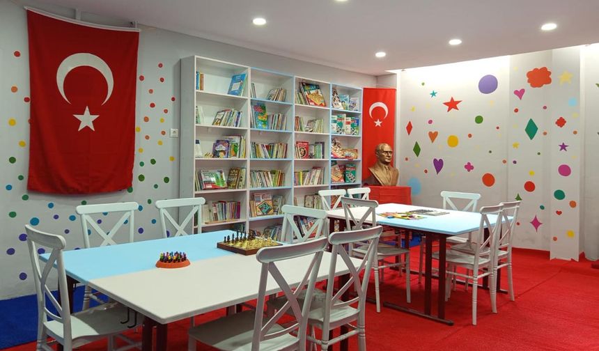 Akdenizli öğrenciler Hatay'da kütüphane kurdu