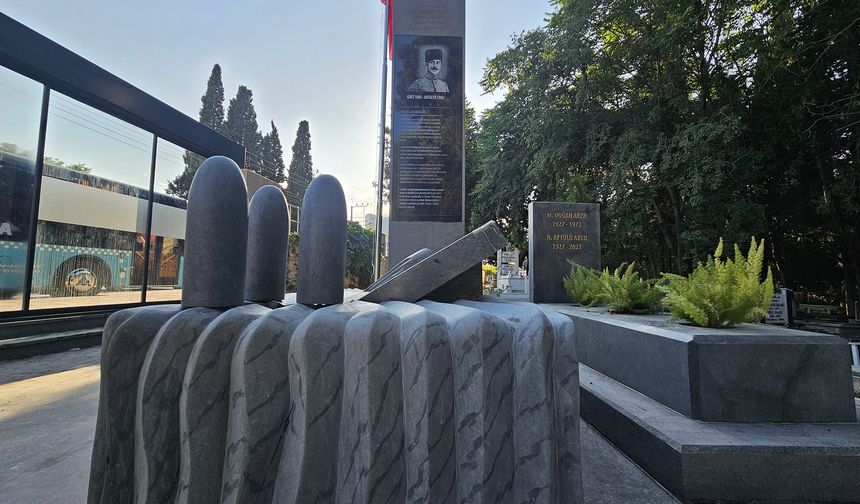 Antalya'nın kahramanı Yüzbaşı Aker'e anıt mezar