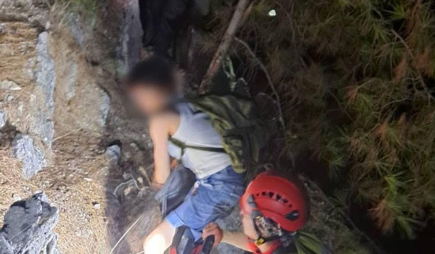 Alanya Kalesi'nde mahsur kalan 3 öğrenci kurtarıldı