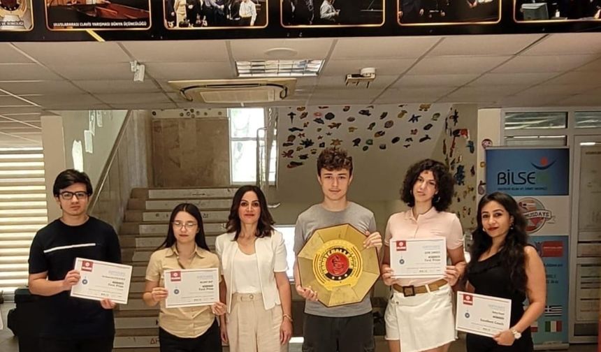 Antalyalı öğrenciler yazılımda altın madalya kazandı