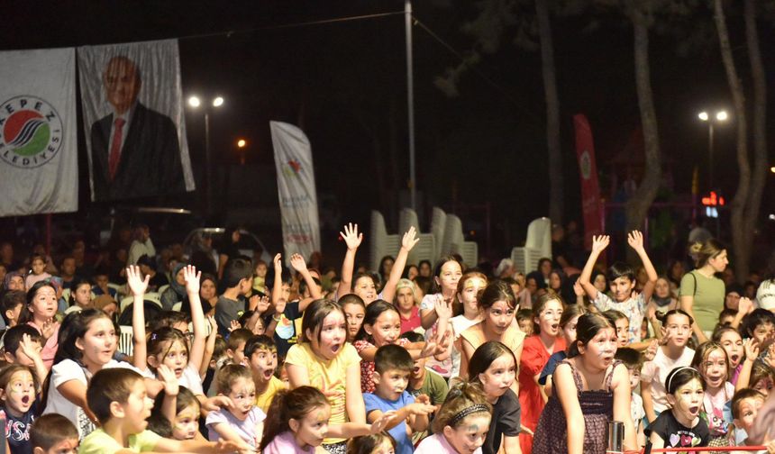 Kirişçiler Mahallesi 'Sahne Kepez'le şenlendi