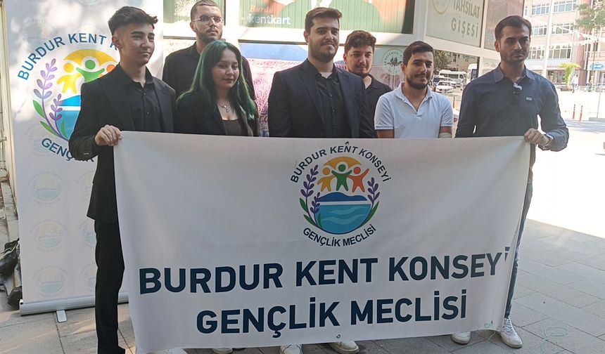 Öğrencilerden otobüs zammına tepki
