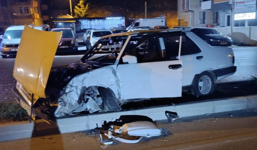 Otomobil direğe çarptı: 1 yaralı