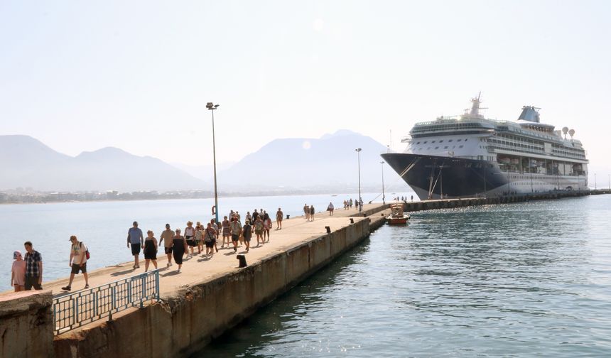 İngiliz turistler kruvaziyerle geldi