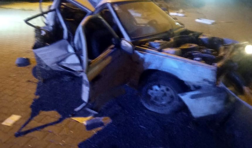 TIR ile çarpışan otomobildeki çift öldü, kızları ağır yaralandı