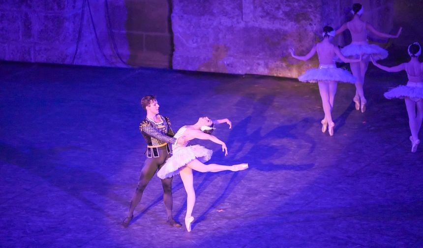 Aspendos'ta 'Kuğu Gölü' gecesi