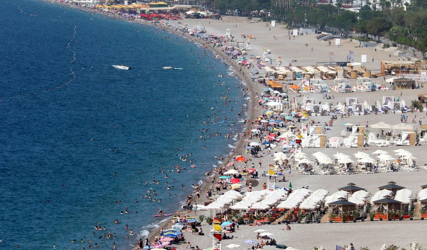 Antalya turizminde yeni 2 rekor: Her 4 turistten 1'i Rus