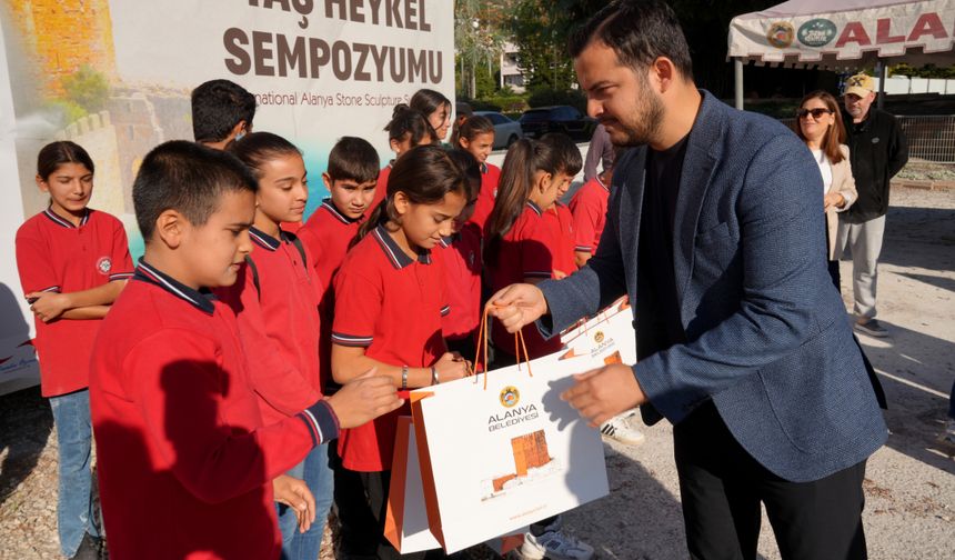 Alanya'da öğrenciler sanatla buluştu