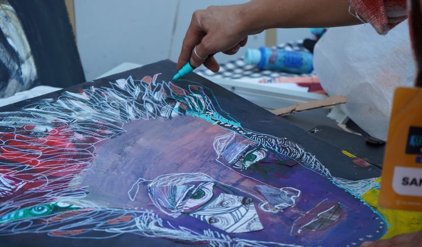 Antalya'da 120 eserinin bulunduğu resim dosyasını kaybetti