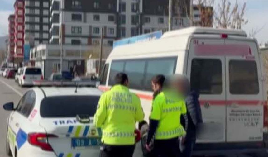 Aracını kaldırımda süren sürücüye 1986 lira ceza