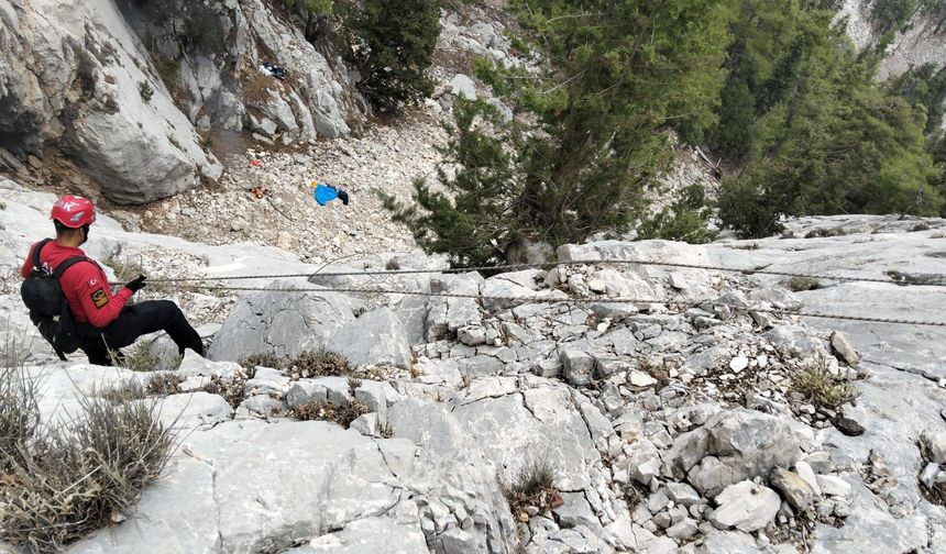 Likya Yolu'nda mahsur kaldı, 3 saatlik çalışmayla kurtarıldı