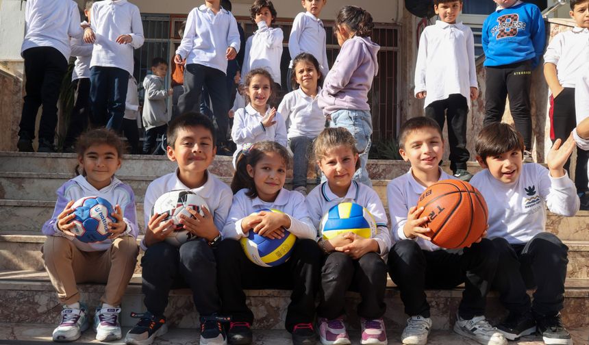 Büyükşehir'den geleceğin sporcularına malzeme desteği