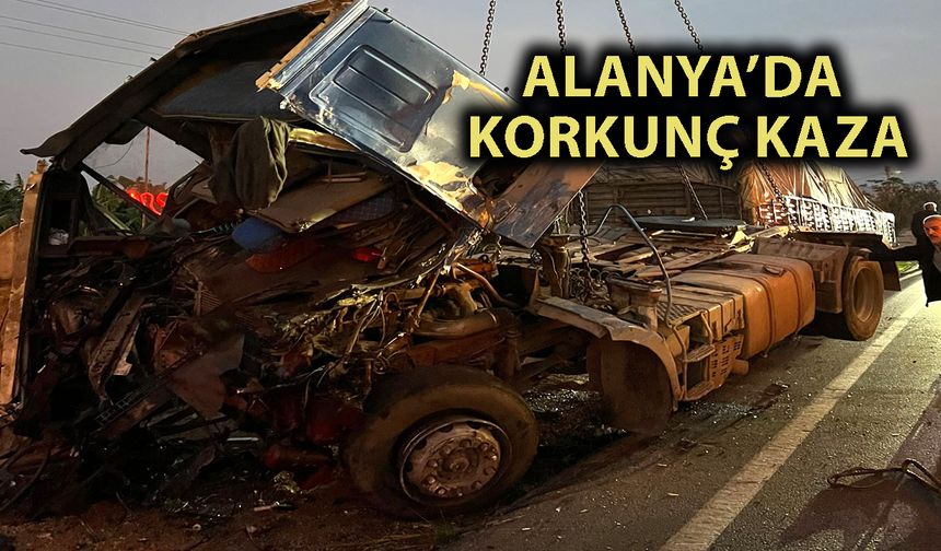 Alanya'da yolcu otobüsüyle TIR çarpıştı: 5 yaralı