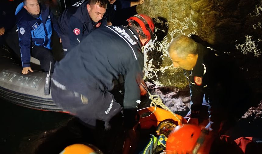 Antalya'da 30 metrelik falezlerden düştü