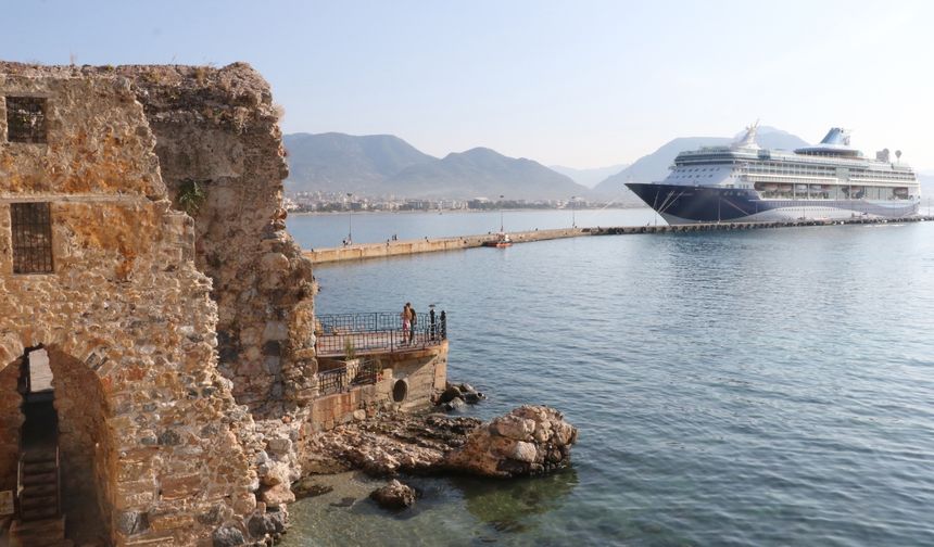 İngiliz turistler kruvaziyerle Alanya'da