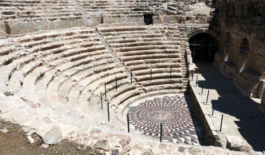 Medusa mozaiğinin üzeri kapatıldı