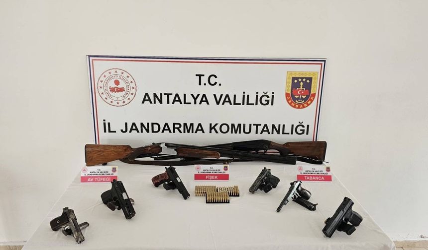 Antalya'da adreslere operasyon: 8 şüpheli yakalandı