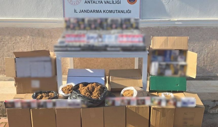 Antalya'da bir dükkana operasyon: Kaçak ürünler ele geçirildi