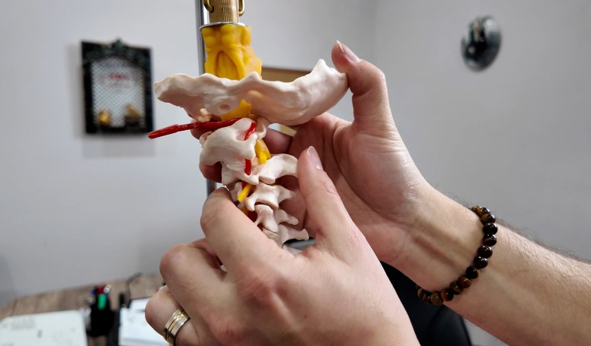 Yanlış duruş alışkanlıkları gizli vücut problemlerine yol açıyor