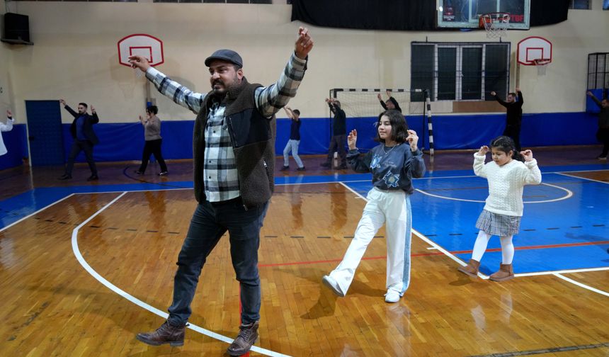 Zeybek kursları 3. dönemi tamamlandı