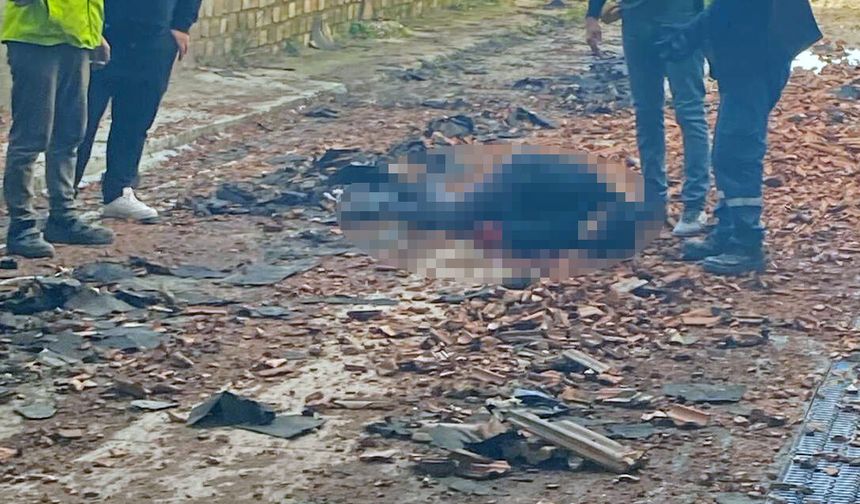 Fabrikanın çatısından düşen işçi öldü