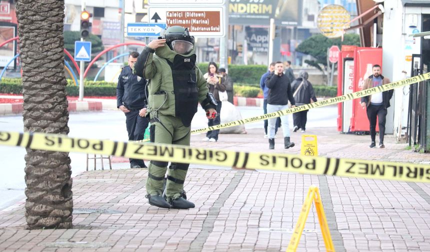 Antalya'da şüpheli çantadan kişisel eşyalar çıktı: 1 gözaltı