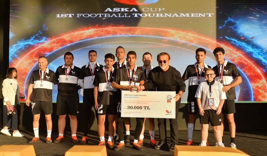 Antalya'da turizmcilerin turnuvasında dostluk kazandı