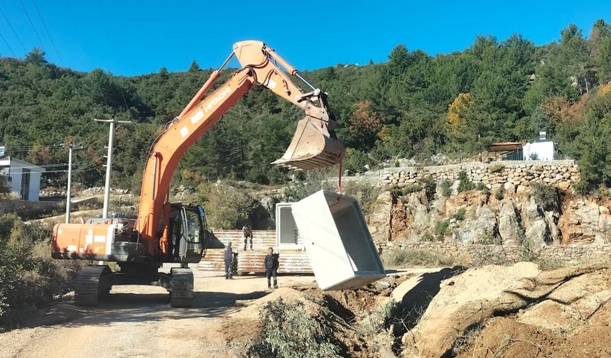 Alanya'da kırsal yollarda bakım sürüyor