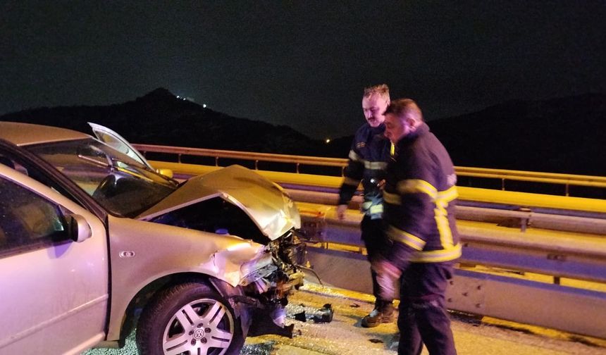 Bariyere çarpan otomobilin sürücüsü yaralandı