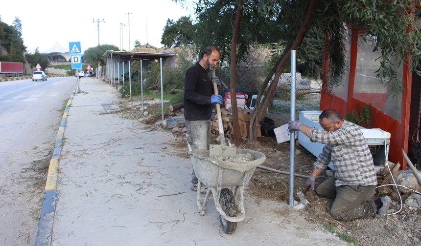 Büyükşehir'den Manavgat'ta mezarlıklarda çalışma