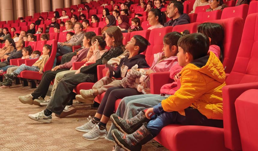 Kepez Kent Tiyatrosu, 2026 yılının ilk çocuk oyununu sahneledi