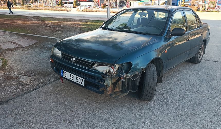 Otomobille çarpışan motosikletin sürücüsü yaralandı