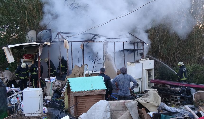 Antalya'da konteyner evde yangın çıktı