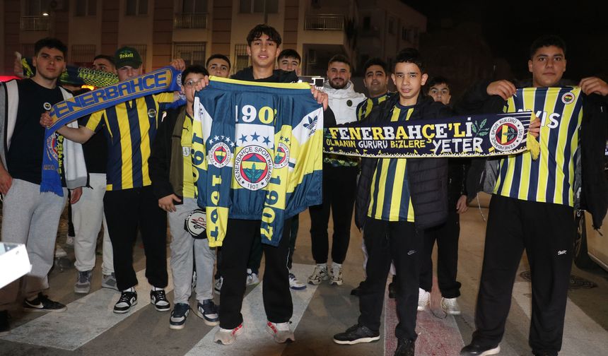 Sarı-lacivertli taraftarlar Antalya'da sokağa döküldü