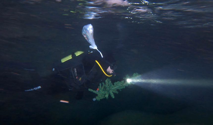 Yeni yılı su altı mağarasında karşıladılar