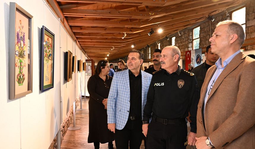 Antalya'nın endemik bitkileri sanatla buluştu