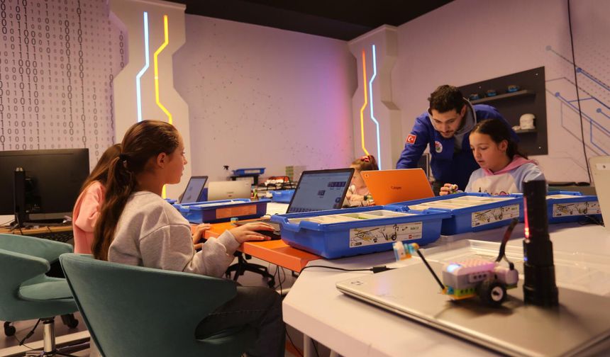 Antalya Bilim Merkezi'nde sömestir tatilinde üretim odaklı bilim kampları